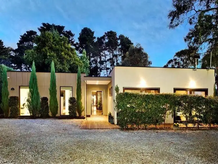 11 Unsworth Road, Ringwood North VIC 3134