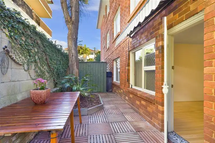 1/1 Hawkesbury Avenue, Dee Why NSW 2099