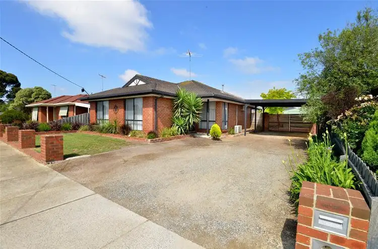 16 Trenton Parade, St Albans Park VIC 3219