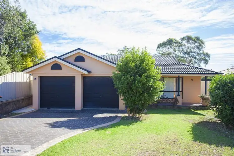 6 Gibbs Place, St Helens Park NSW 2560