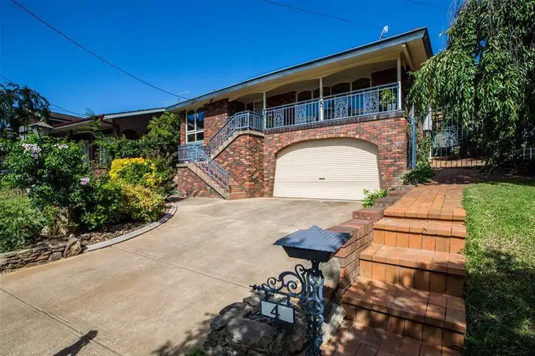4 Wilks Avenue, Kooringal NSW 2650