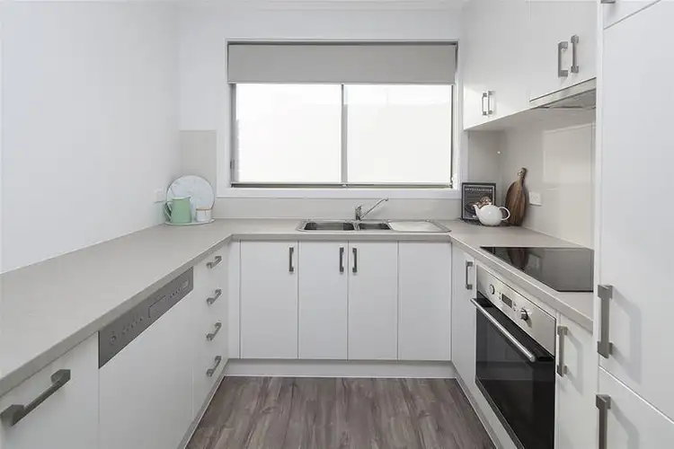 Fifth view of Homely unit listing, 2/30 Simpson Drive, Dandenong North VIC 3175