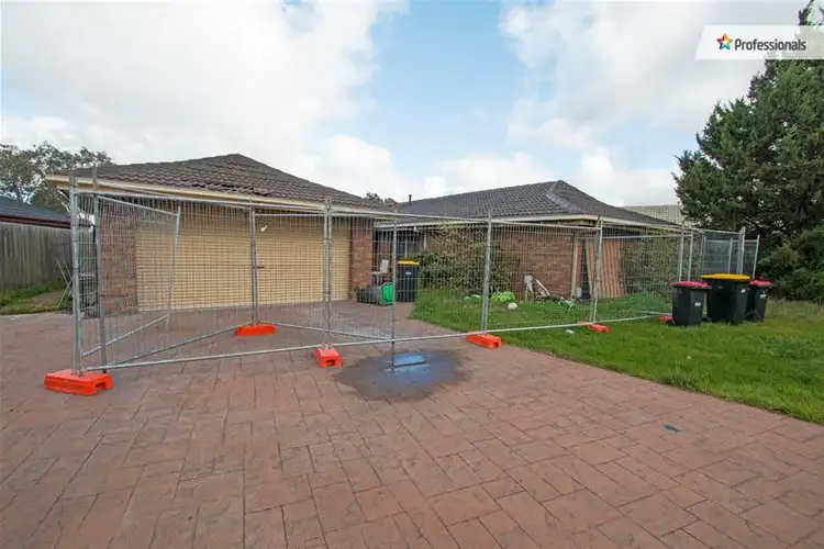 52 Chelmsford Way, Melton West VIC 3337