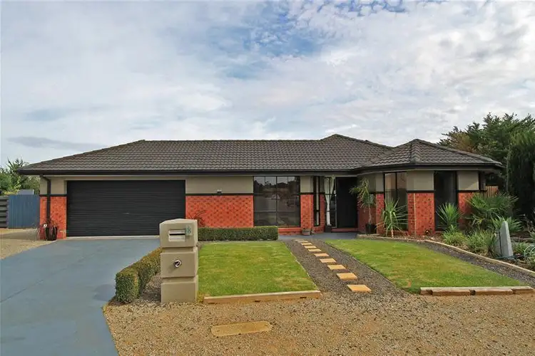 8 Paul Court, Melton West VIC 3337