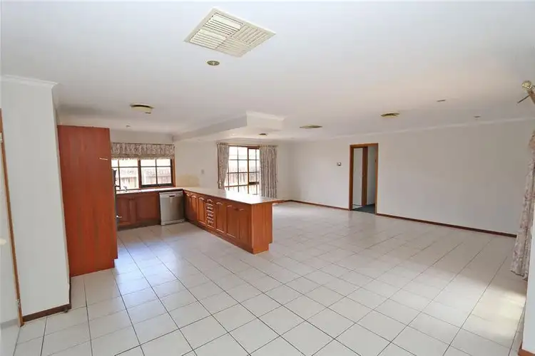 4 Gregory Place, Melton West VIC 3337