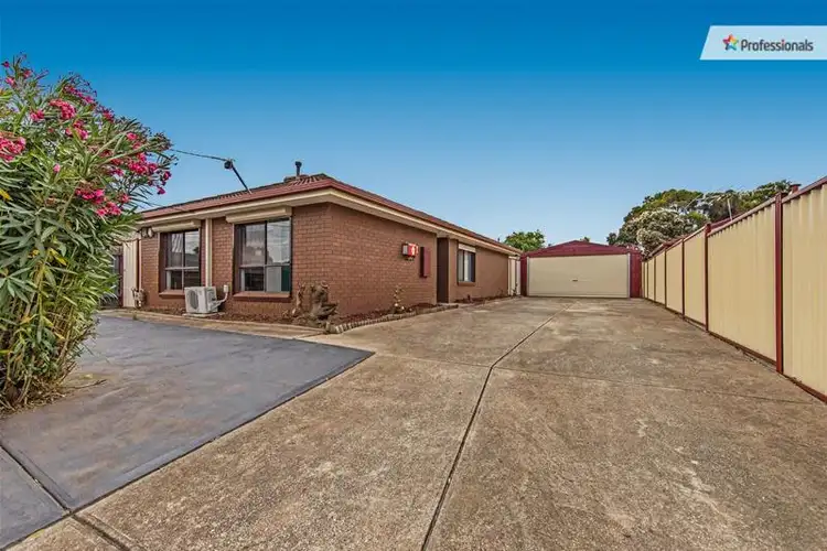 10 Burleigh Road, Melton VIC 3337