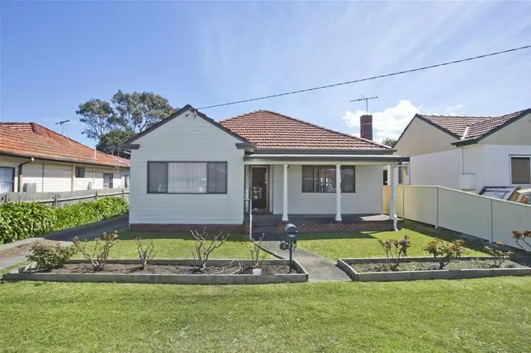 6 Travers Avenue, Mayfield NSW 2304