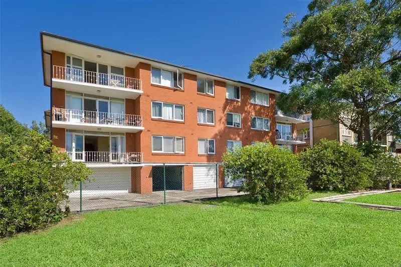 Main view of Homely unit listing, 4/18 Grafton Crescent, Dee Why NSW 2099