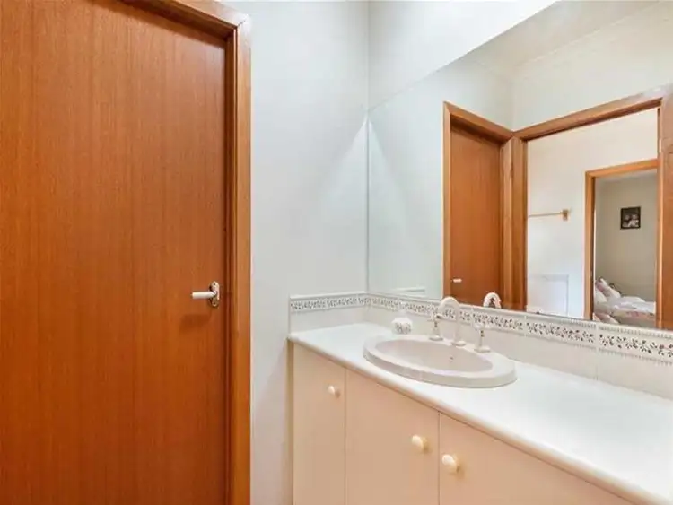 Fifth view of Homely house listing, 3 Hasluck Crt, Sunbury VIC 3429