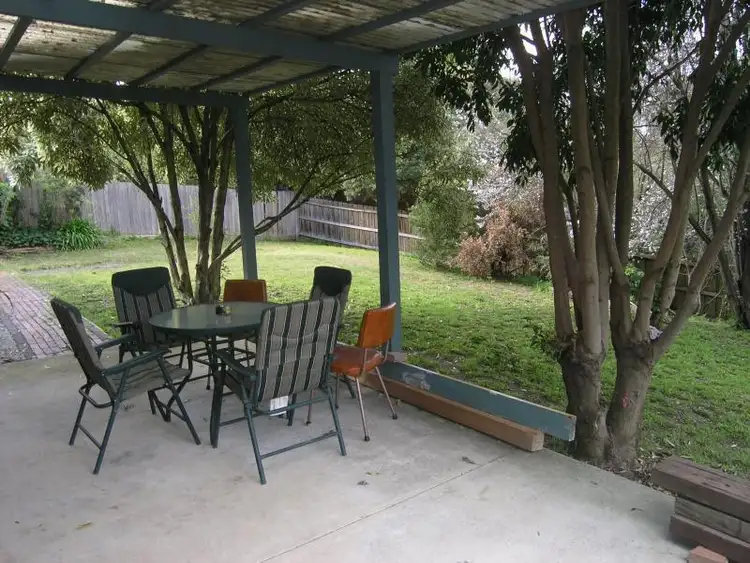 Fifth view of Homely house listing, 2 Daisy Street, Warranwood VIC 3134