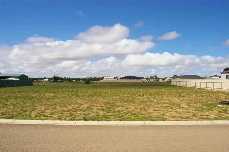 10 Brokenshire Street, Moonta SA 5558