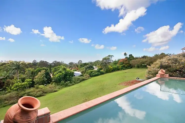 8 Westminster Boulevard, Elanora QLD 4221