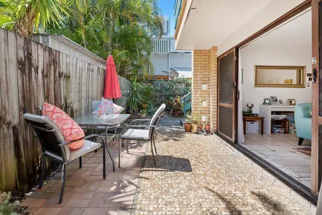 9 Darrambal Street, Chevron Island QLD 4217