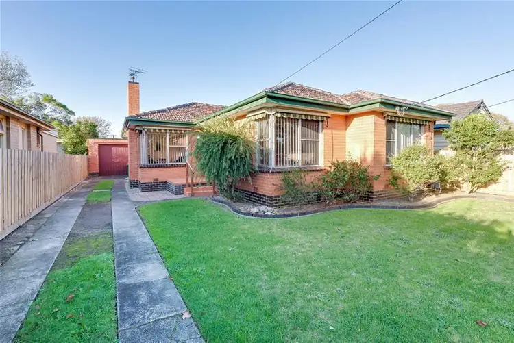 8 Bayside Grove, Seaford VIC 3198