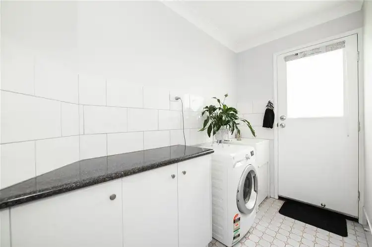 Fourth view of Homely apartment listing, 2/52 Hoepper Street, Kearneys Spring QLD 4350