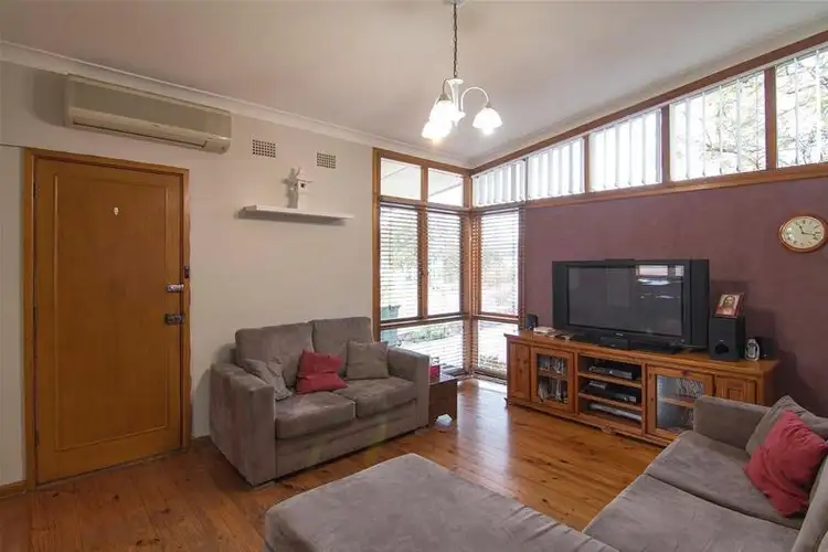Fourth view of Homely house listing, 5 Mindoro Place, Lethbridge Park NSW 2770