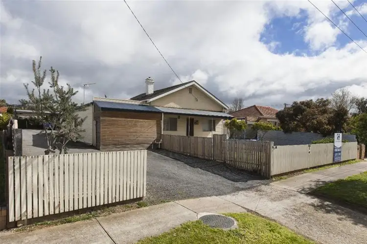17 George Road, Ararat VIC 3377