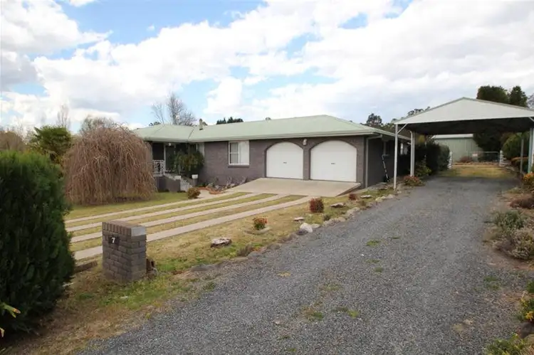 7 Logan Street, Tenterfield NSW 2372