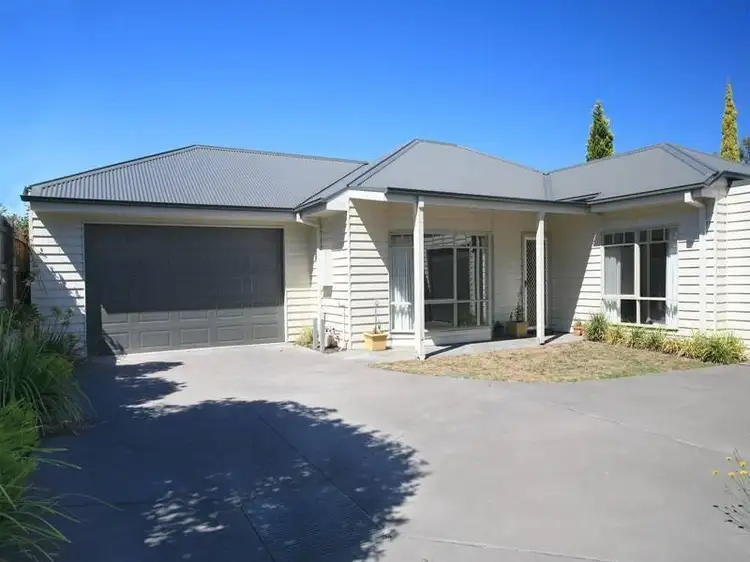 Main view of Homely unit listing, 2/5 Neville Street, Ringwood VIC 3134