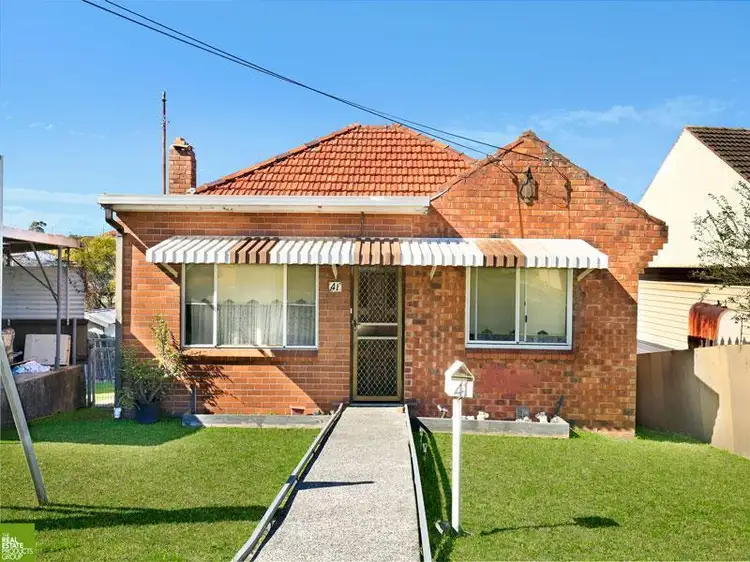 41 Lake Heights Road, Lake Heights NSW 2502