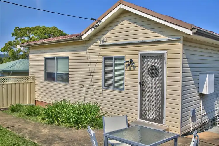 33 Carlyon Street, Killarney Vale NSW 2261