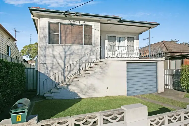 7 Barton Street, Mayfield NSW 2304