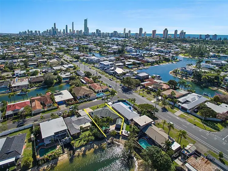 2 Cresta Court, Broadbeach Waters QLD 4218
