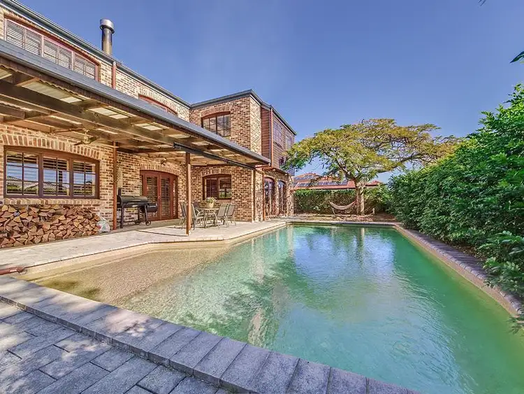 8 Renate Way, Benowa Waters QLD 4217