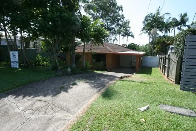 135 Bamboo Avenue, Benowa QLD 4217