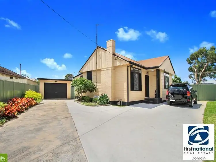 15 Blackman Parade, Unanderra NSW 2526