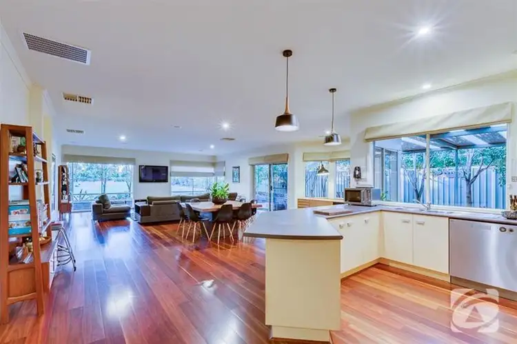 Fourth view of Homely house listing, 6 Lancelot Court, Hillside VIC 3037