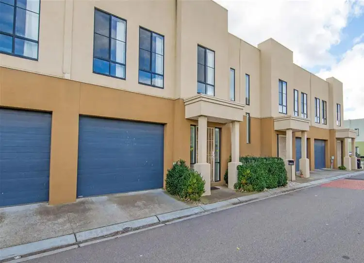 10/62 Andrew Street, Melton South VIC 3338