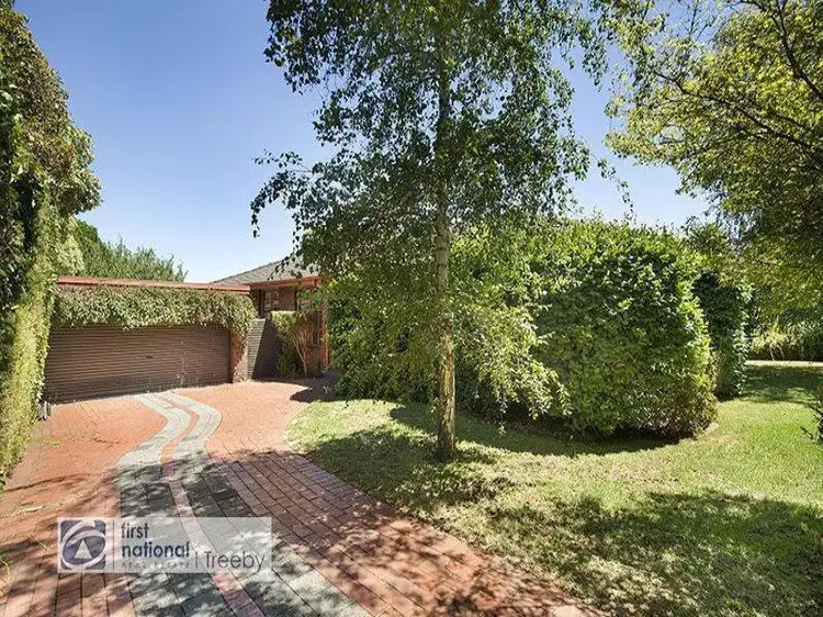 33 Savanna Drive, Mooroolbark VIC 3138