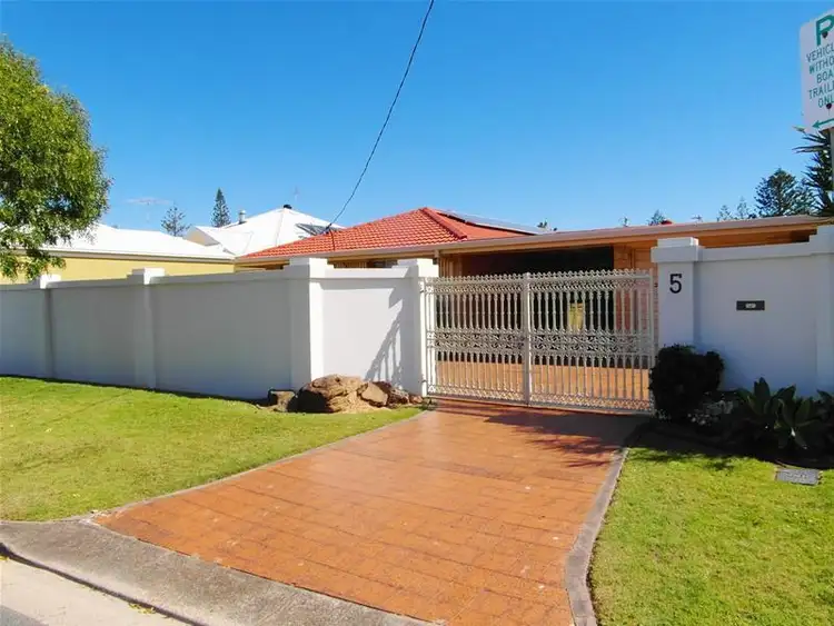 5 St Andrews Avenue, Isle Of Capri QLD 4217