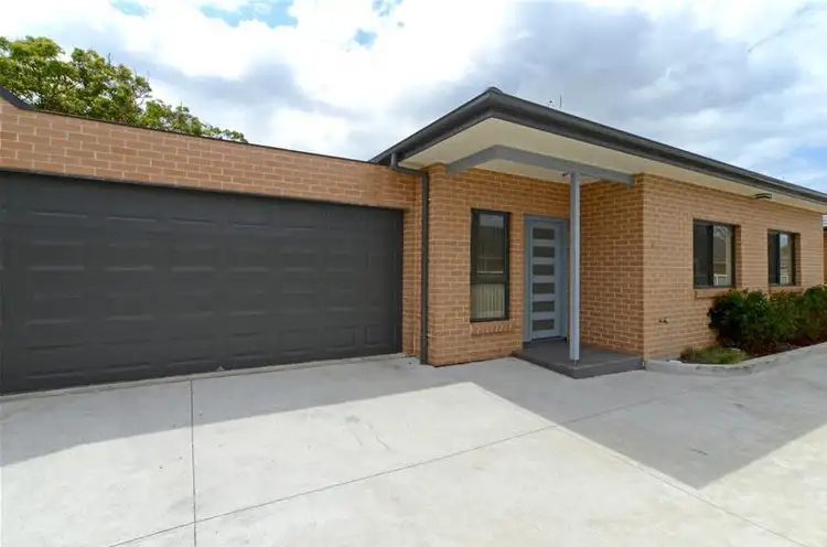 2/9 Waratah Avenue, Woy Woy NSW 2256