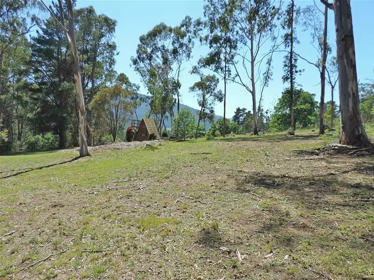 10 Iarias Lane, Bright VIC 3741