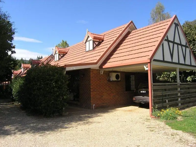 Main view of Homely unit listing, 4/1-5 Racecourse Road, Bright VIC 3741