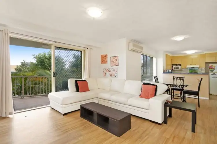 6/2 Mountain View Avenue, Miami QLD 4220