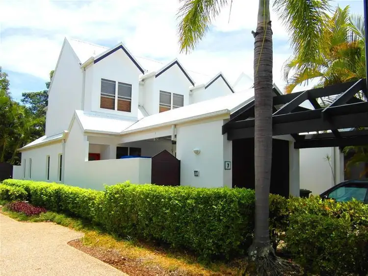 103 Salerno Street 'Raffles on Capri', Isle Of Capri QLD 4217