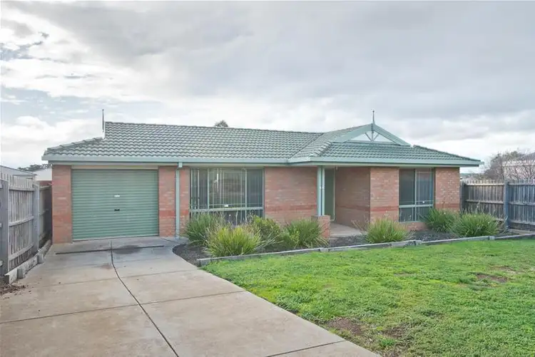 17 Peters Close, Bacchus Marsh VIC 3340