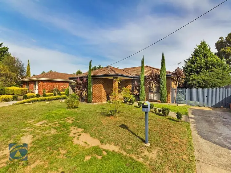 8 Lesley Drive, Hampton Park VIC 3976