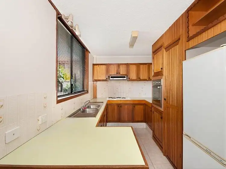 1/30 Falkinder Avenue, Paradise Point QLD 4216