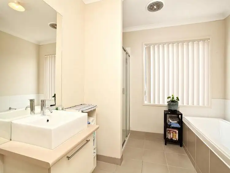 15 Dalmuir Boulevard, Deer Park VIC 3023