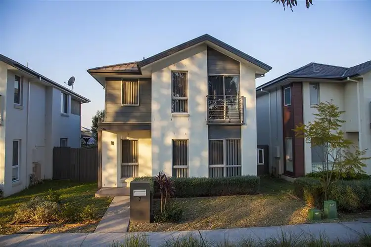 7 Garrett Lane, Middleton Grange NSW 2171