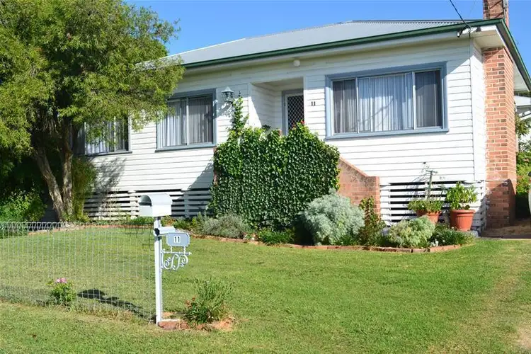 11 Froude Street, Inverell NSW 2360