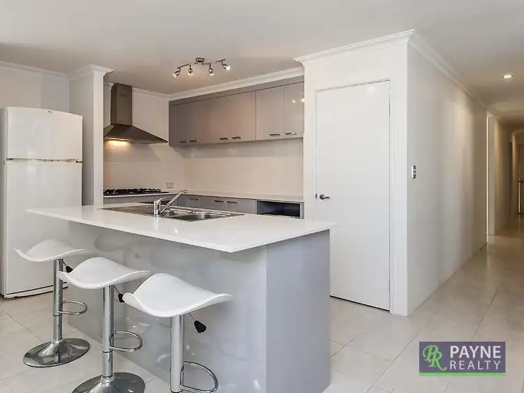 134 Lake Valley Drive, Lakelands WA 6180