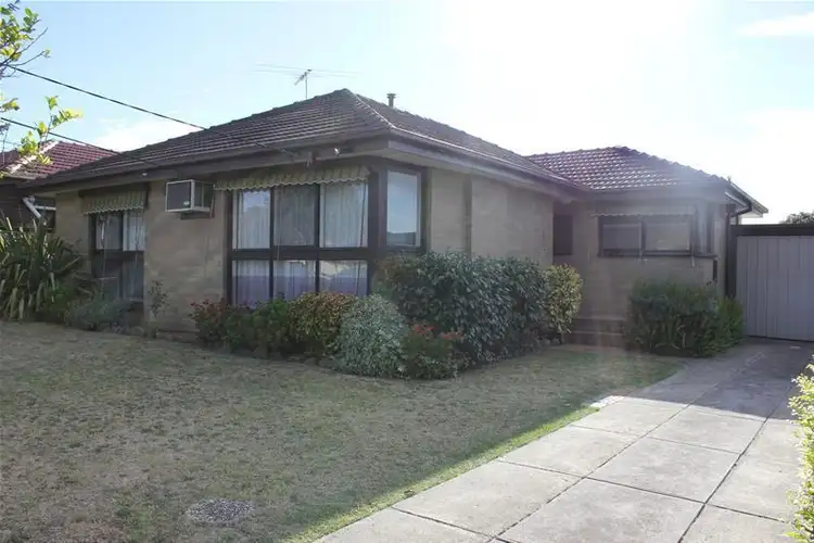 11 Shalimar Crescent, Dandenong North VIC 3175