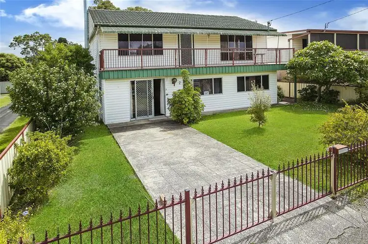 2 Barclay Avenue, Mannering Park NSW 2259