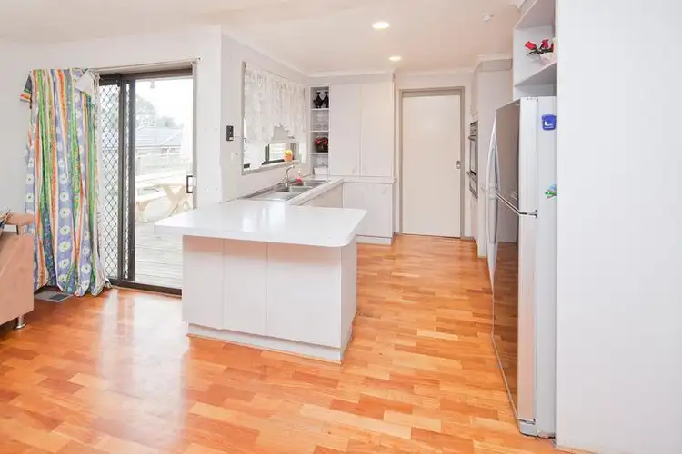 Fifth view of Homely house listing, 2 Redleap Court, Endeavour Hills VIC 3802