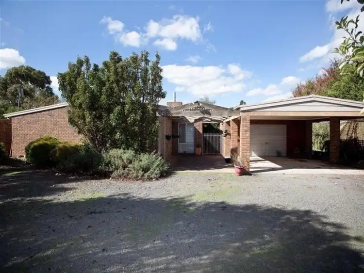 4 Roger Street, Romsey VIC 3434